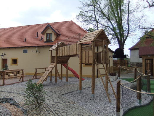 dětský dřevěný prvek zoo a minigolf Plasy