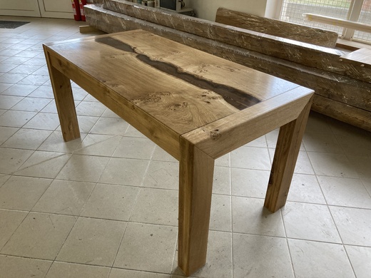 dubový stůl s pryskyřicí rozkládací(složený)