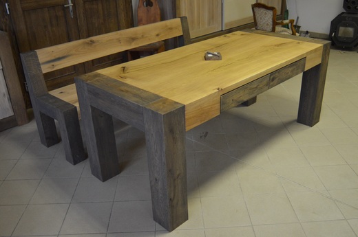 dubový stůl s lavicí