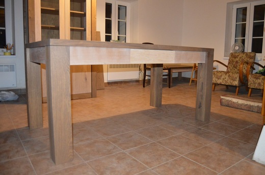 Dubový stůl