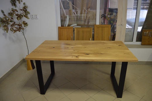 Dubový stůl  v kombinaci železné nohy