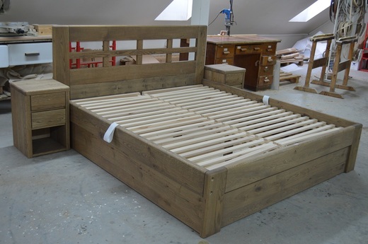 dubová postel s úložným prostorem.JPG