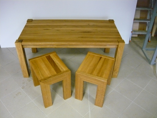 Dubový stolek s židličkami