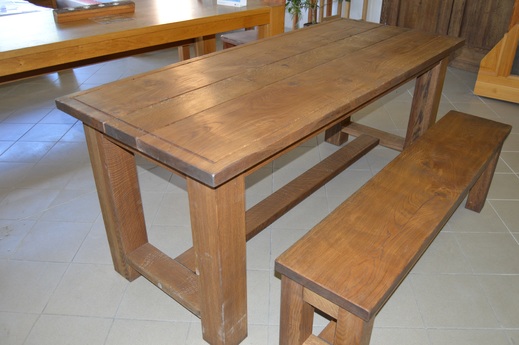 dubový stůl s lavicí